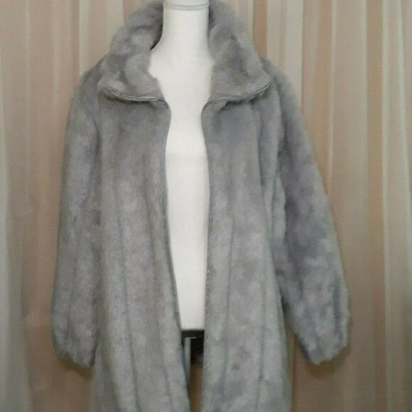 Roaman's Short Faux Fur Coat ~ L (18-20) ~ Stand Collar, Zip Front, 2 Pockets - Picture 5 of 7
